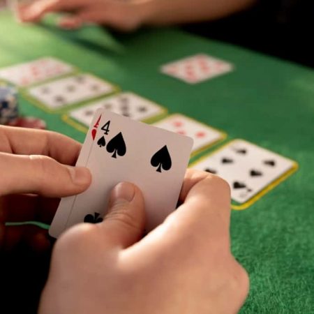 Ierarhia mâinilor de poker – cine câștigă jocul?